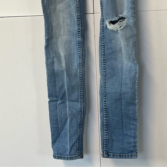 Women’s Hollister Factory Distressed Jeans. Size 0S W24 L29. - Picture 5 of 14